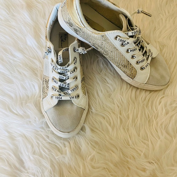 dina perforated sneaker vintage havana